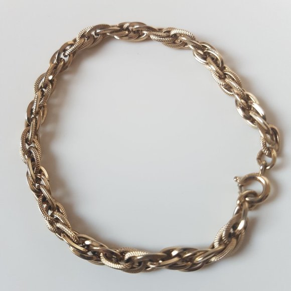 💲5️⃣ in 🛍️of3+  Textured Gold Tone(?) Chain Bracelet - Picture 3 of 7